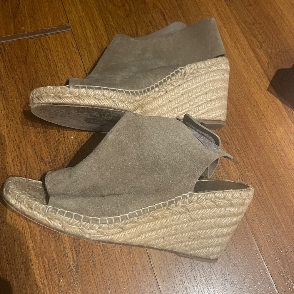 Shoes - Picture 2 of 4